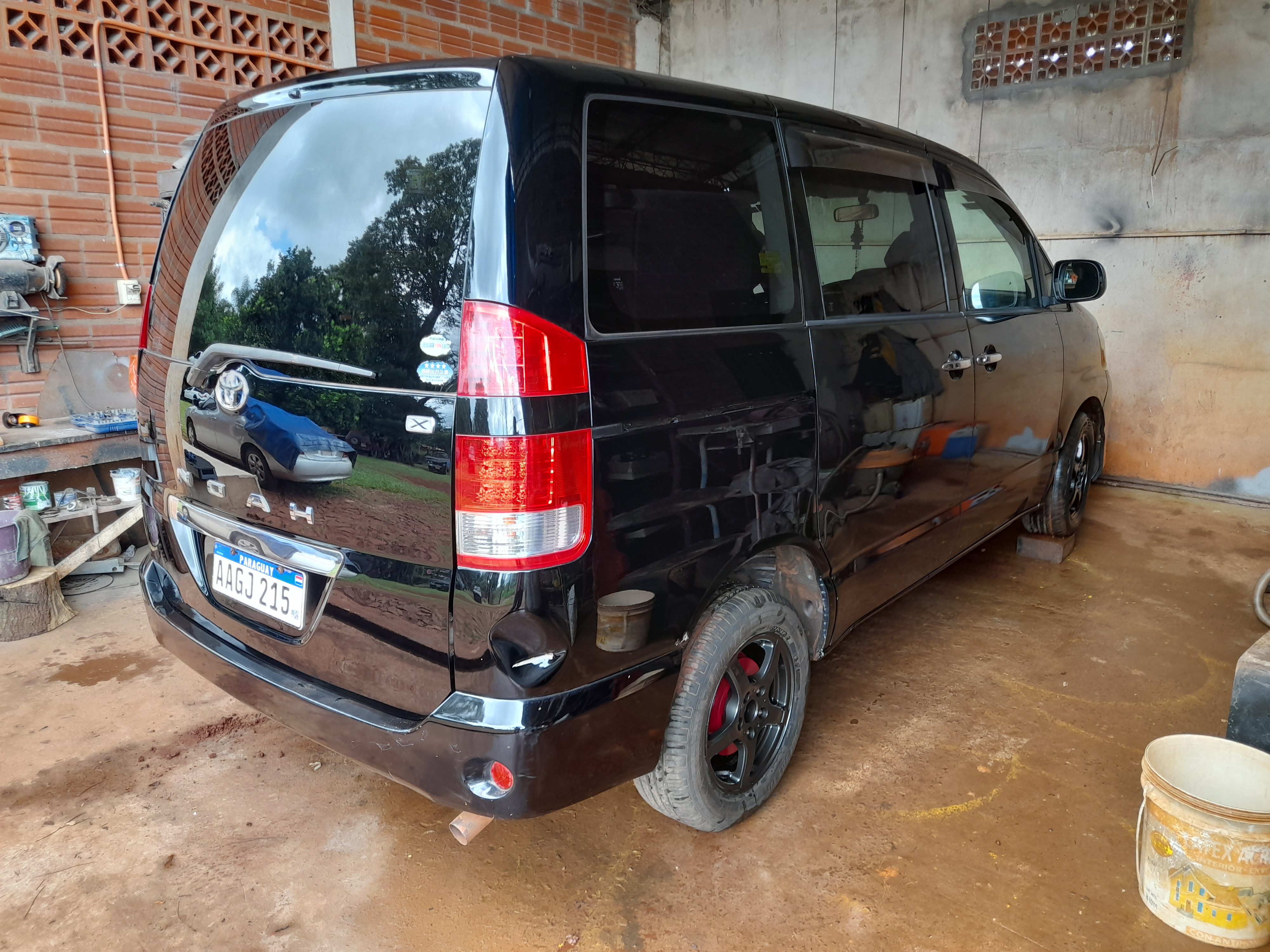 Toyota Noah Negro