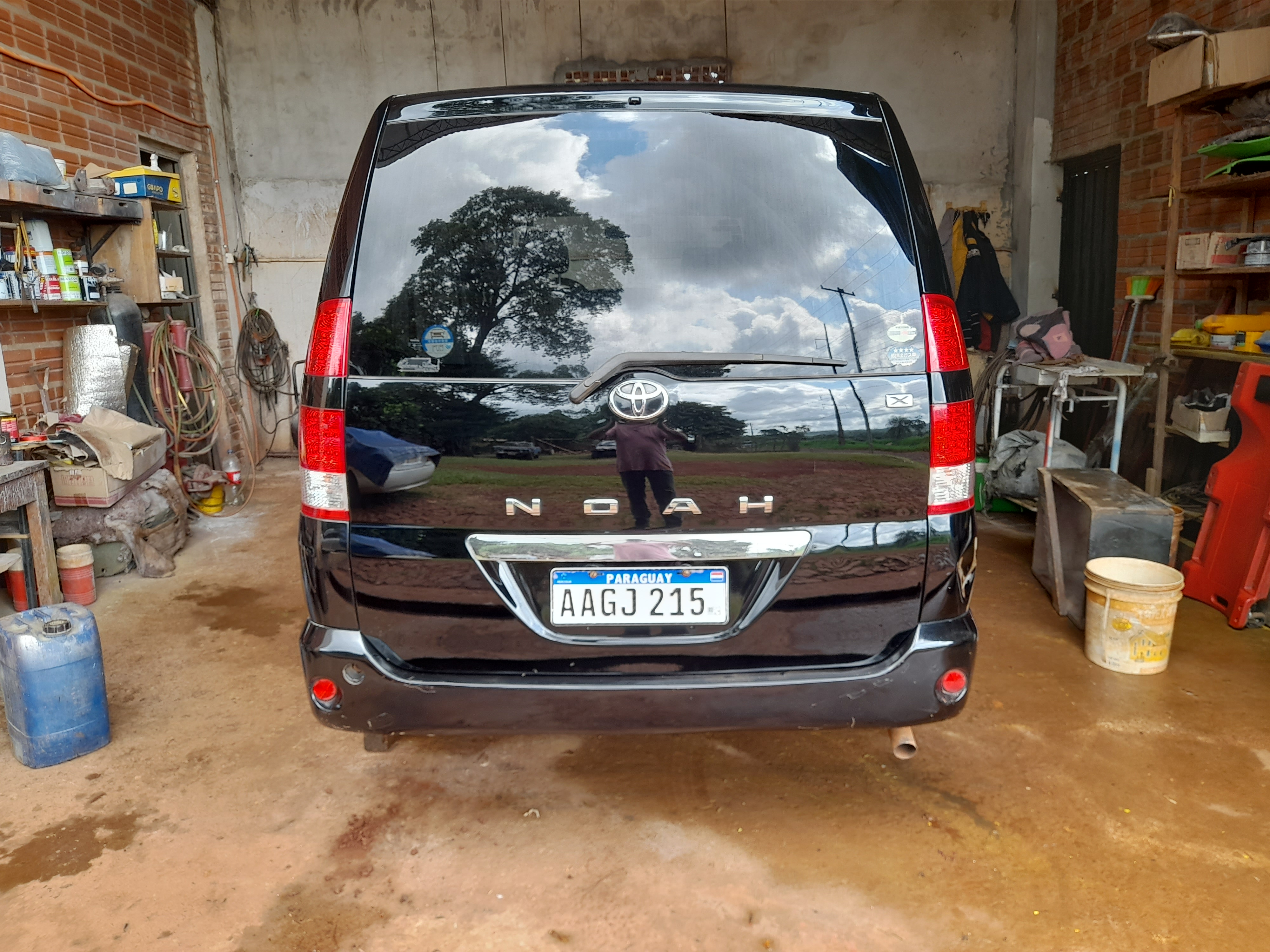 Toyota Noah Negro